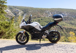 Ηλεκτρικές μοτοσυκλέτες: Τι αποκαλύπτει μια διάσχιση ερήμου