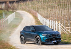 Διαθέσιμη για παραγγελίες η Alfa Romeo Junior Ibrida Q4