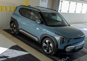 Kia EV2: Το ηλεκτρικό SUV που παρκάρει μόνο του και κάνει την πόλη… παιχνιδάκι