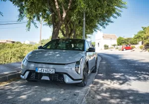 Οδηγώντας το νέο Kia EV4 στην Ισπανία – Εντυπώσεις, εκδόσεις και τιμές