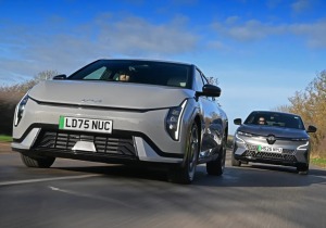 Kia EV4 vs Renault Megane E-Tech: Ποιο ηλεκτρικό hatchback κερδίζει;