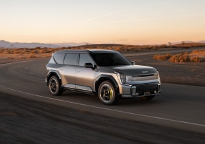 Το EV9 GT της KIA, φτάνει στην Ευρώπη ως AWD υψηλών επιδόσεων και τα «σπάει»