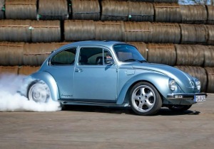 Ηλεκτρικό VW Beetle με 600+PS λιώνει λάστιχα κάνοντας τα 0-100 σε 2,9”