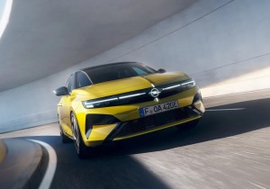 Το Opel Astra Electric επιστρέφει πιο δυνατό