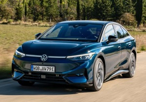 Ανατροπή-σοκ στη Γερμανία: Ένα premium sedan σαρώνει τα ηλεκτρικά