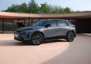 Lancia Gamma: Το νέο ηλεκτρικό SUV προσφέρει αυτονομία ρεκόρ