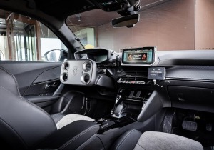 Το ορθογώνιο τιμόνι της Peugeot είναι μια μοναδική εμπειρία