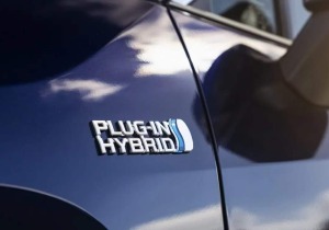 Σοκ στην Ευρώπη: Τα PHEV καίνε έως και 300% περισσότερο καύσιμο