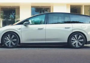 Η Κίνα αντεπιτίθεται με το Li Auto i8 – Δυνατότερο, φθηνότερο και πιο έξυπνο