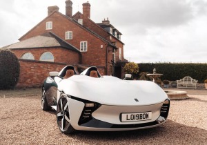 Πρώην μηχανικοί της Tesla αποκαλύπτουν το Longbow Speedster