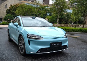 Luxeed R7: Το «Apple Car» της Κίνας που οδηγεί μόνο του στο απόλυτο χάος!