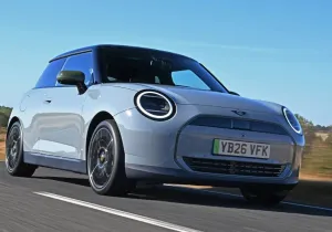 MINI Cooper Paul Smith Edition: Όταν η βρετανική μόδα συναντά το ηλεκτρικό MINI