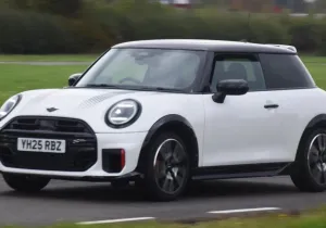 MINI John Cooper Works: Το πιο «άγριο» μικρό που κάνει κάθε στροφή να μοιάζει με πίστα!