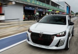 Το νέο Peugeot 208 GTi «γαζώνει» στην Imola