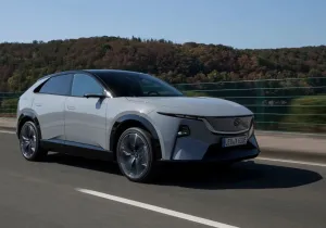 Η Mazda παρουσιάζει το CX-6e και βάζει δύσκολα στους ανταγωνιστές