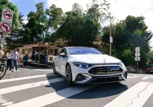 Νέα Mercedes EQS: 920+ χλμ. αυτονομία και φόρτιση-αστραπή