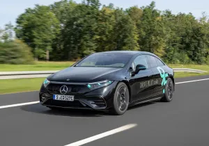 Mercedes: Δοκιμή ειδικών φώτων σήμανσης αυτόνομης οδήγησης