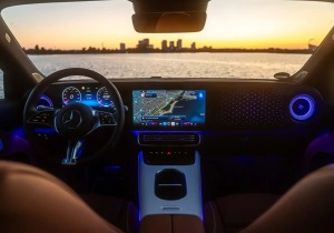 Νιώθετε ναυτία με τα ηλεκτρικά αυτοκίνητα; Η ​​Mercedes βρήκε τη λύση