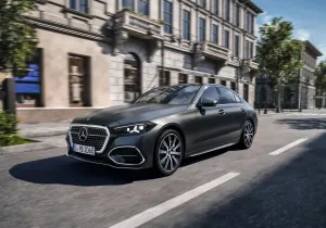 Mercedes C-Class 2026: Με νέα τεχνολογία και νέες PHEV εκδόσεις