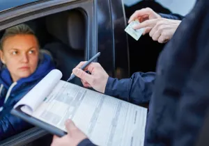 Με χρήση Τεχνητής Νοημοσύνης εξετάζονται οι ενστάσεις ανασφάλιστων οχημάτων