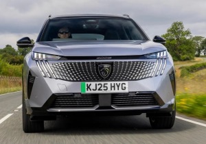 Νέα Peugeot 3008 και 5008 GT Premium: Πολυτέλεια, τετρακίνηση και τεχνολογία αιχμής