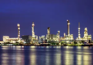 Εταιρείες διύλισης: Έκτακτη φορολογία 33% για τα υπερκέρδη του 2023