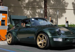 Αυτή η ηλεκτρική Porsche 911 των $450.000 είναι το απόλυτο όχημα πάθους!