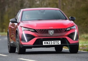 Νέο Peugeot 408 2026: Πιο επιθετικό, πιο premium και με μεγαλύτερη αυτονομία