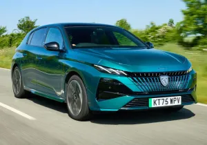 Peugeot E-308: Αυτονομία 462 χλμ. και 156 PS για το ανανεωμένο ηλεκτρικό