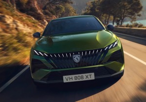 Η Peugeot αναβάθμισε το 408 και τώρα «φλερτάρει» premium μοντέλα