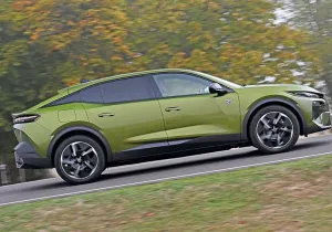 Peugeot E-408: Κατανάλωση, χώροι και εργονομία στην καθημερινή χρήση