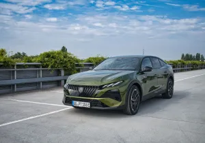 Πώς αποδίδει το Peugeot e-408 GT Exclusive στην καθημερινή χρήση
