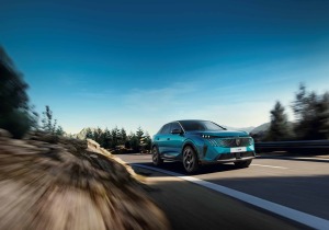 Peugeot E-3008 Dual Motor AWD 325HP: Άμεσα διαθέσιμο, δείτε πόσο κάνει