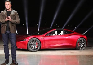 Ένας στους δύο δεν θέλει πλέον να αγοράσει Tesla: Nα γιατί