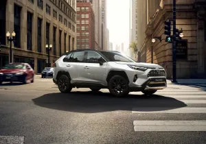 Toyota: Το RAV4 φθηνότερο έως 2.700 € στην Ελλάδα – Δείτε τις τιμές