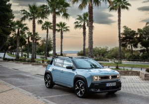 Renault 4 E-Tech: Το… blue jean επιστρέφει ως ηλεκτρικό – Τιμές