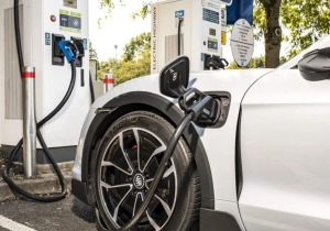 Γρήγορη φόρτιση: Ο σιωπηλός εχθρός της μπαταρίας