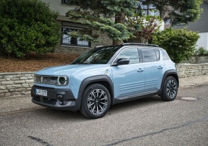 Renault 4 E-Tech: Ρετρό γοητεία με καθημερινή εμφάνιση