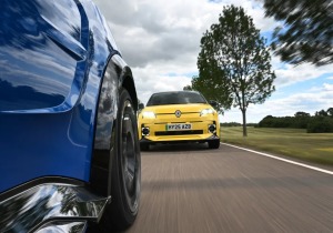 Renault 5 E-Tech vs Alpine A290: Εμφύλιος πόλεμος