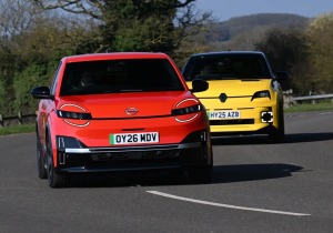 Nissan Micra vs Renault 5 – Ποιο ηλεκτρικό supermini κλέβει την παράσταση;