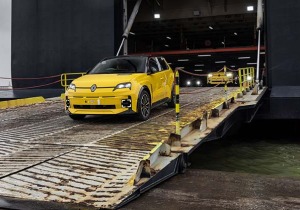 Τα πρώτα Renault 5 E-Tech αποβιβάστηκαν στη Βρετανία