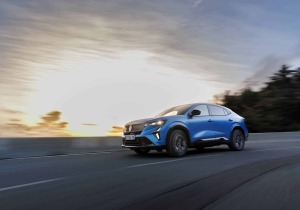Renault Rafale E-Tech: Η νέα PHEV ναυαρχίδα με 300 άλογα και τετρακίνηση