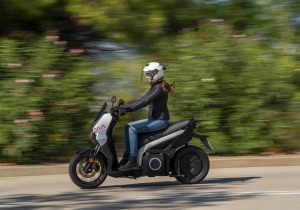Αποκτήστε το αμιγώς ηλεκτρικό scooter της SEAT με μόλις €2.799