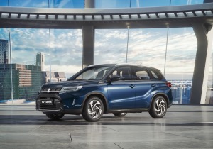 Suzuki Vitara 2025: Με αναβαθμισμένο κινητήρα και νέο αυτόματο κιβώτιο – Τιμές
