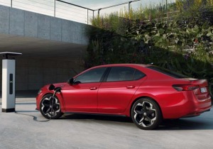 Το ολοκαίνουργιο Škoda Superb Hatch iV – Plug-In Hybrid – διαθέσιμο σύντομα