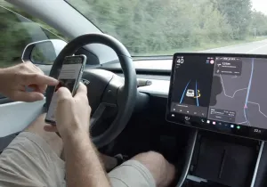 Νέα έρευνα για την Tesla: Το FSD ξανά στο μικροσκόπιο των αμερικανικών αρχών!