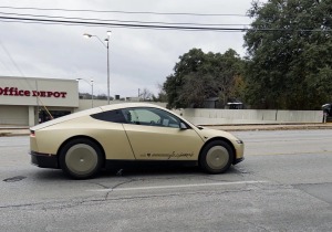 Cybercab: Η Tesla πιάστηκε επ’ αυτοφώρω