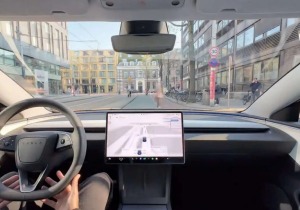 Tesla FSD στην Ευρώπη: Έρχεται η πλήρης αυτόνομη οδήγηση με συνδρομή – Πόσο θα κοστίζει