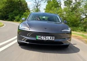 Νέο «ρετούς» στο Model 3: Η αλλαγή που βρίσκεται πίσω από την πρίζα