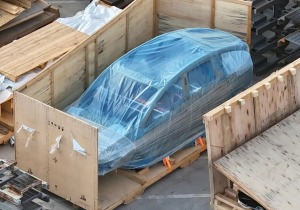 Ετοιμάζει κρυφά η Tesla ένα μυστηριώδες οικογενειακό SUV;